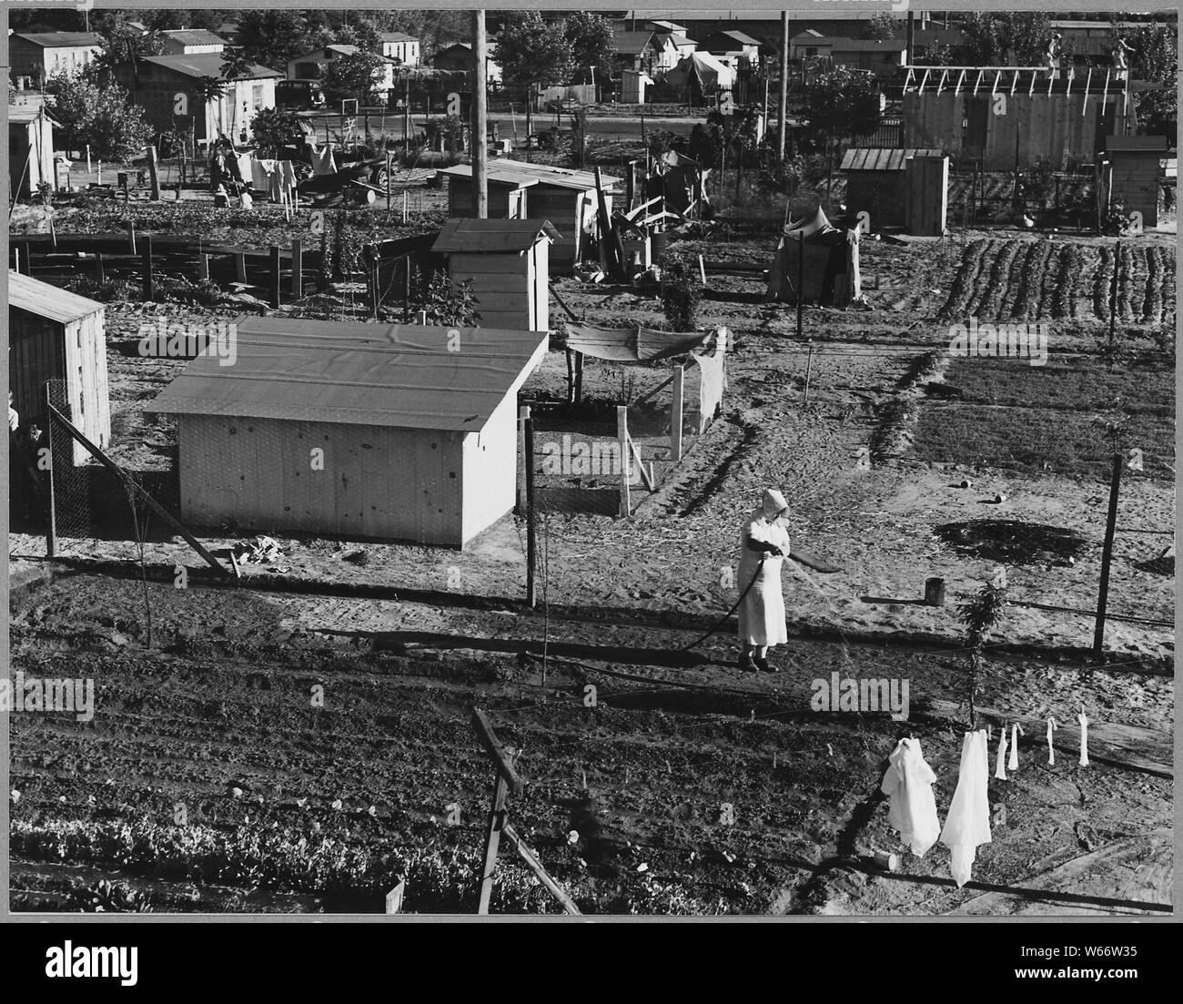 Lamont, Südosten Kern County, Kalifornien. Eine neue und wachsende Ländliche shacktown in einem Baumwolle und Traube d. . .; Umfang und Inhalt: Die Bildunterschrift lautet wie folgt: Lamont, Südosten Kern County, Kalifornien. Eine neue und wachsende Ländliche shacktown in der Baumwolle und der Bezirk, wo Neuankömmlinge in den Zustand kaufen Grundstücke für Häuser. Stockfoto