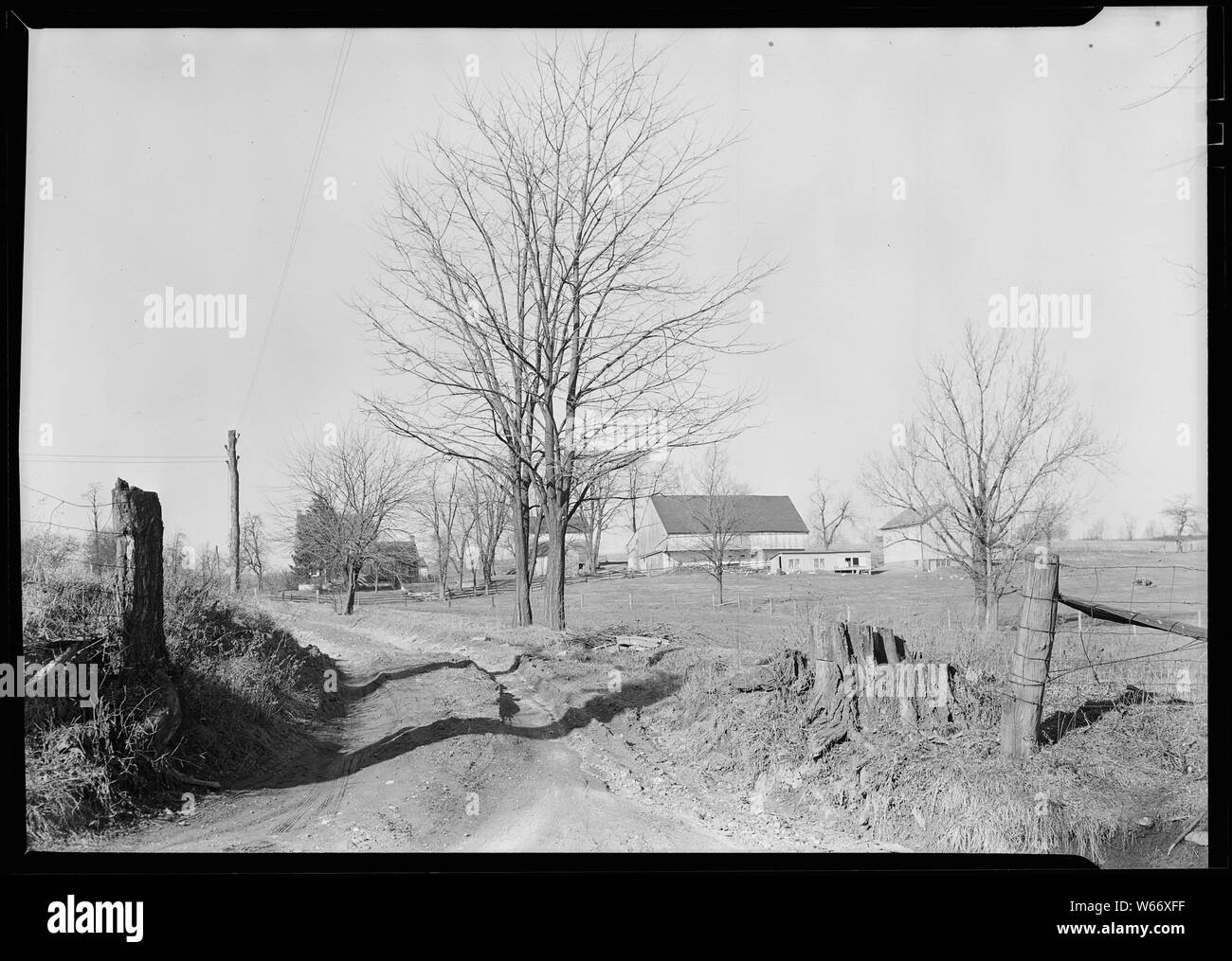 Lancaster, Pennsylvania - Gehäuse. Eingang bis mäßig großen Farm in der Nähe von Rocky Federn, Lampeter Straße Stockfoto