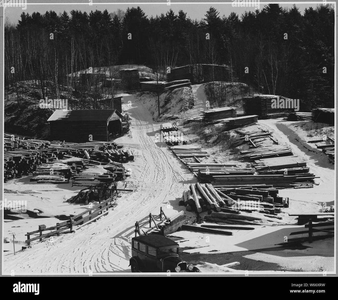 Landaff, Grafton County, New Hampshire. Eine Reihe von kleine, privat geführte Mühlen noch existieren. . .; Umfang und Inhalt: Die Bildunterschrift lautet wie folgt: Landaff, Grafton County, New Hampshire. Eine Reihe von kleine, privat geführte Mühlen noch existieren in dieser Region, obwohl das viel kleinere Startseite - Bauernhof Mühlen in der Rückseite Städte wie Landaff lange verlassen wurden. Dies ist der Hof der Mühle, in der Nähe von Lissabon in der Amonoosuc Tal. Stockfoto