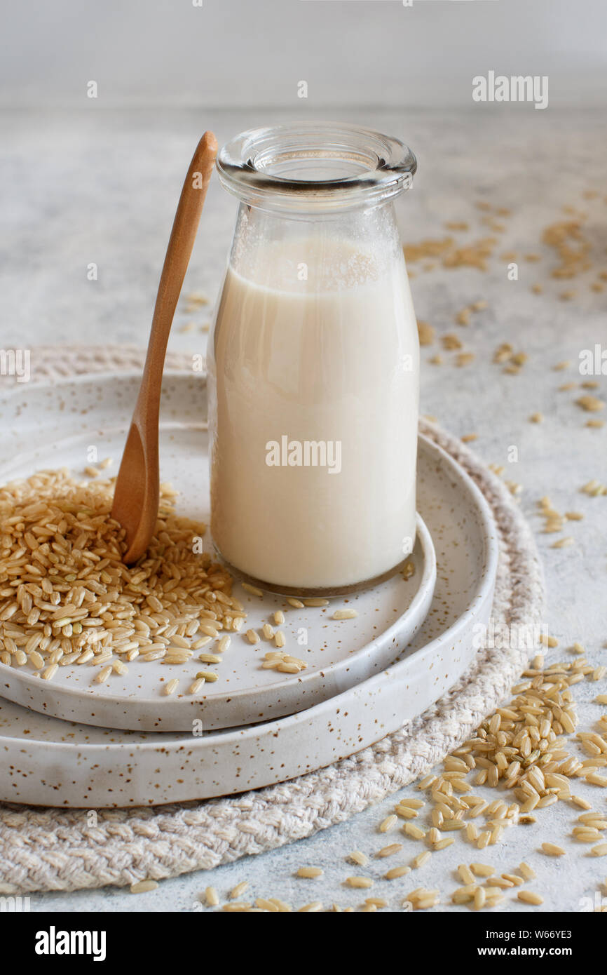 Vegan Reis Milch, Milchprodukte alternative Milch in der Flasche ganz nah Stockfoto