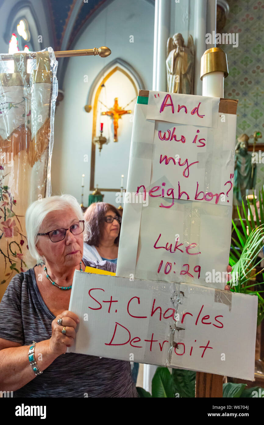 Detroit, Michigan - Eine katholische Messe für Migrantenfamilien, die getrennt sind oder in Haft. Der Fall hob Geld für die katholischen Diözesen von El Stockfoto