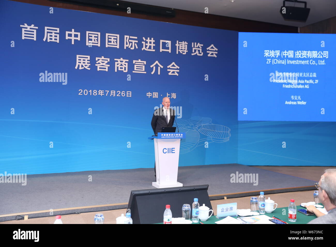 Andreas Weller, Präsident der Region Asien Pazifik der ZF Friedrichshafen AG, besucht eine fördernde Treffen vor der China International 2018 importieren Stockfoto