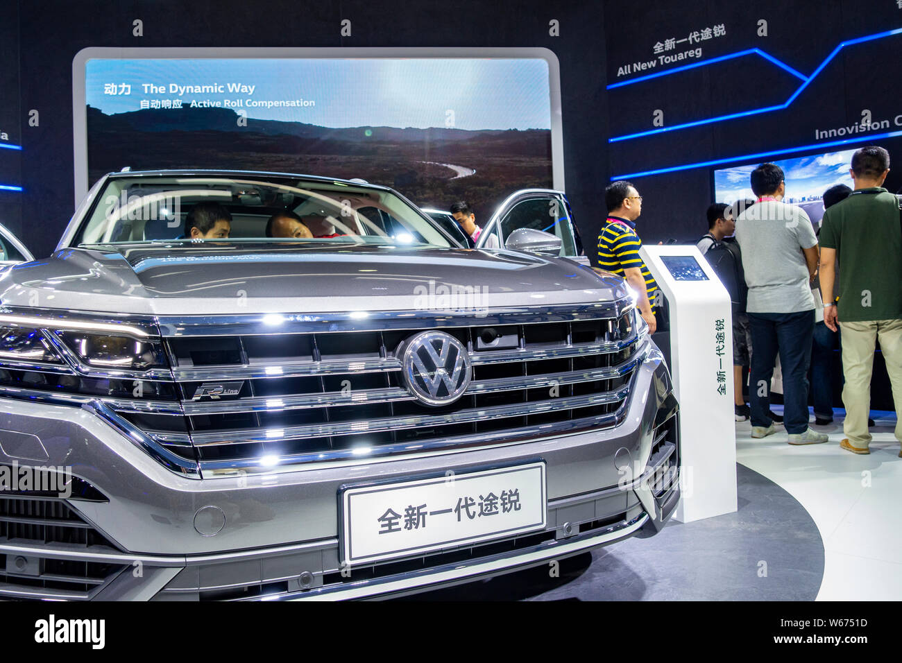 ---- Ein Volkswagen Touareg Auto ist während des Mobile World Congress (MWC) 2018 in Shanghai, China, 29. Juni 2018 angezeigt. Die Volkswagen AG reint Stockfoto