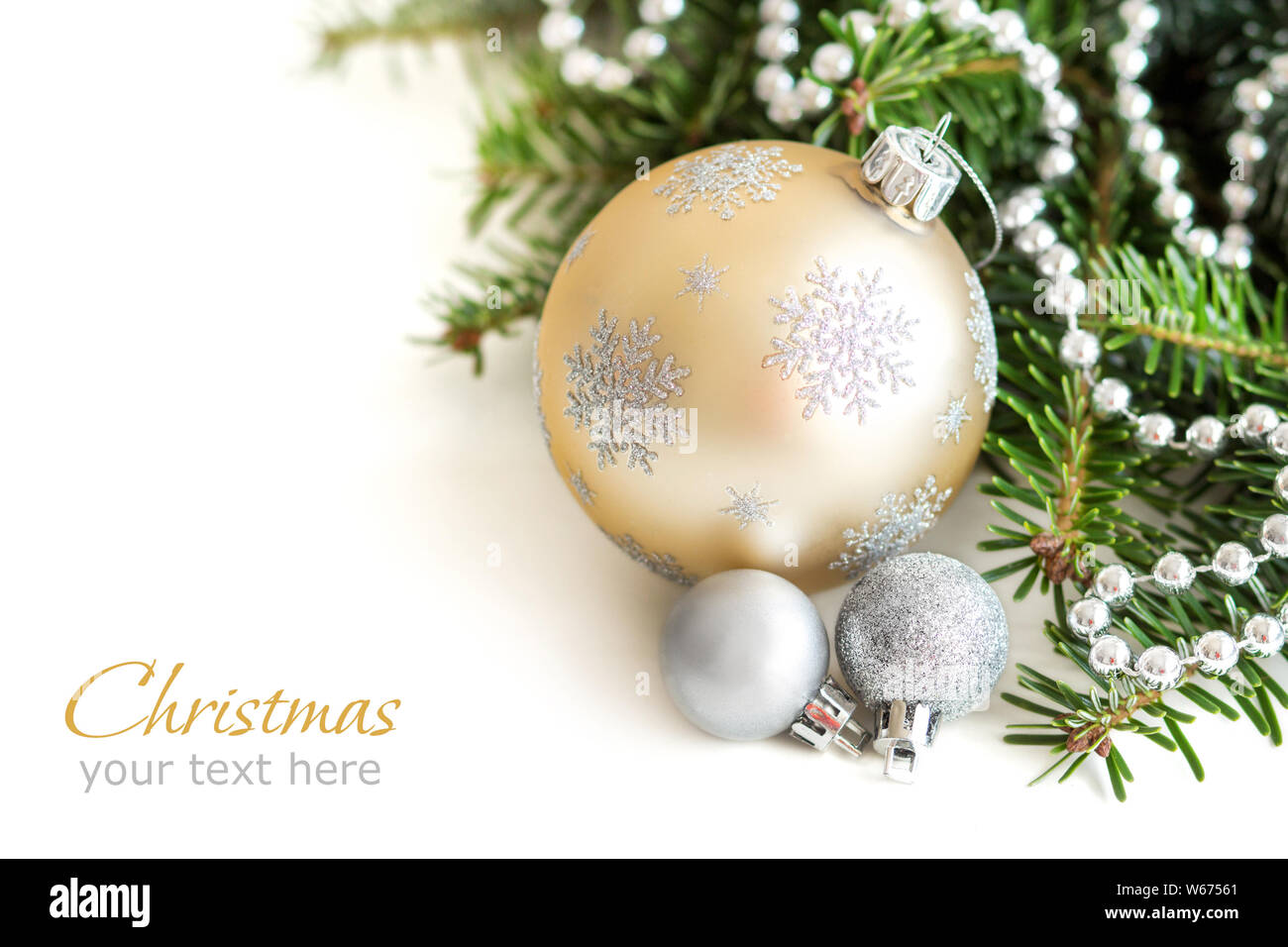 Sahne und Silber Weihnachtsdekor Rand auf weißem Hintergrund Stockfoto