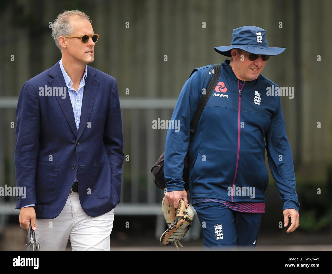 BIRMINGHAM, ENGLAND. 31 JULI 2019: Nationale selector Ed Smith und Head Coach Trevor Bayliss vor dem Specsavers Asche erste Testspiel bei Edgbaston Cricket Ground, Birmingham. Credit: Cal Sport Media/Alamy leben Nachrichten Stockfoto