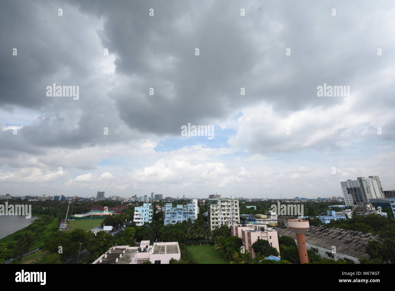 Kolkata, Indien. Juli 31, 2019. Monsun Wolken über dem Sektor V, Salt Lake City. In diesem Jahr ist der Niederschlag Defizit ist um 65% im Süden Bengal Stockfoto