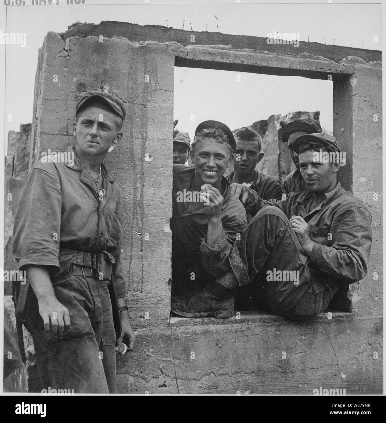 Marines pause bei Agat während der Ruhepause in den Kampf um die Rückeroberung von Guam.; Allgemeine Hinweise: Verwenden Sie Krieg und Konflikt Nummer 873 bei der Bestellung eine Reproduktion oder Anforderung von Informationen zu diesem Bild. Stockfoto