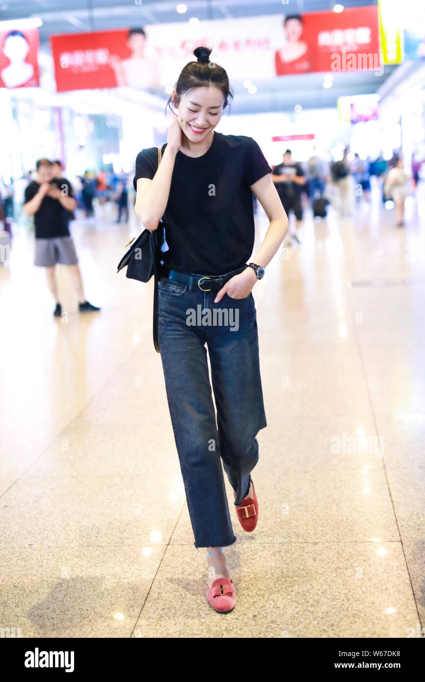 Chinesische Modell Liu Wen kommt an der Shanghai Hongqiao International Airport in Shanghai, China, 17. Juli 2018. Stockfoto