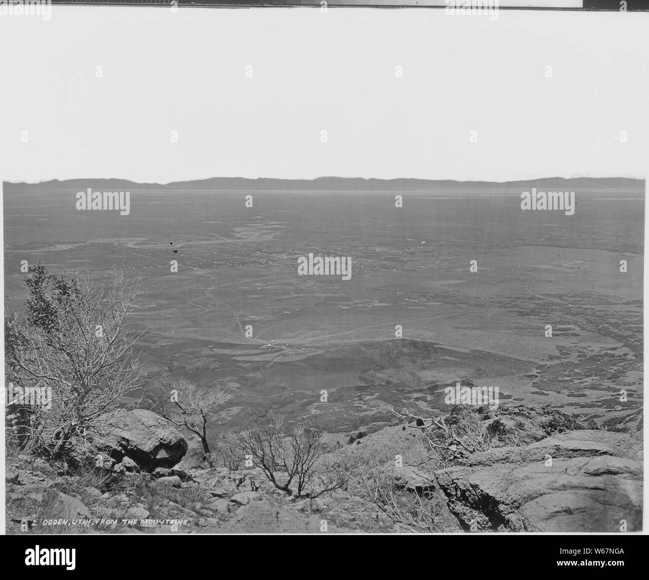 Ogden, Weber County, Utah, von den Bergen (Wasatch Range) (Ogden Valley, und Zentrale en: Vorgebirge Berge am Horizont). Stockfoto