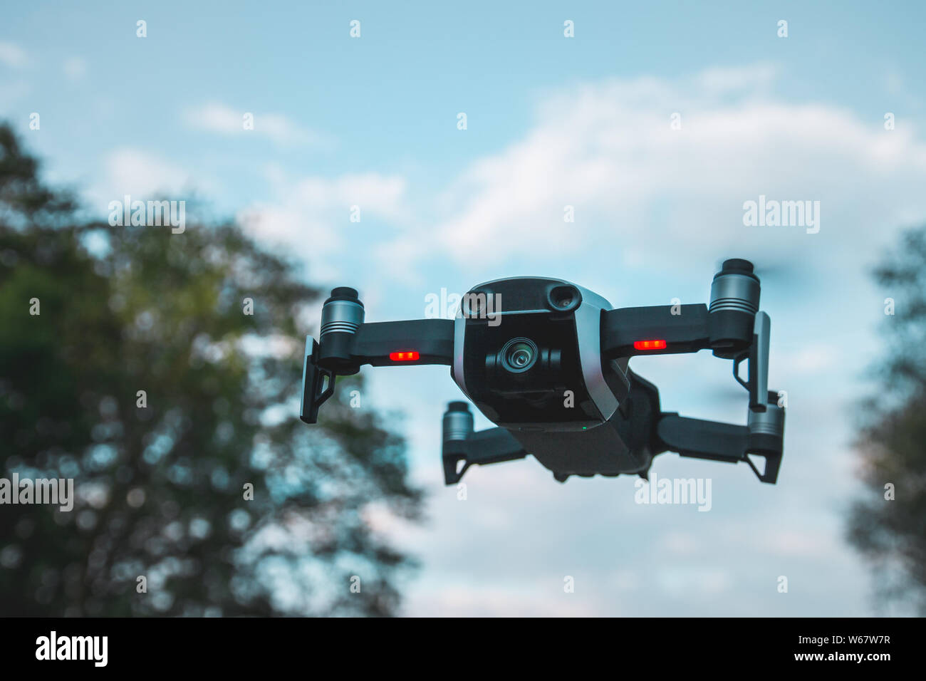 Vilnius, Litauen - 8. Juni 2019: DJI MAVIC LUFT - Drone mit Kamera, auf einer 3-achsigen Gimbal montiert Stockfoto
