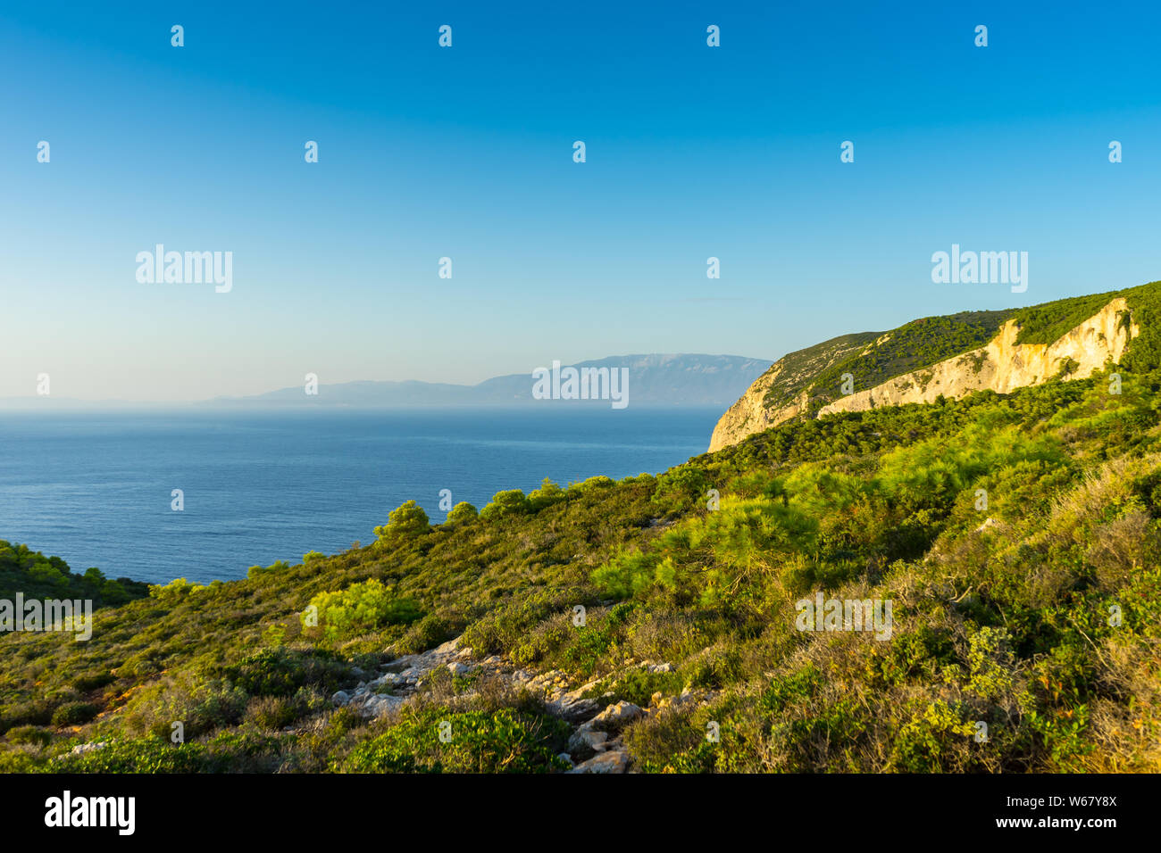 Griechenland Zakynthos Warmen Sonnenuntergang Licht Scheint Auf Wunderbare Griechische Kustenlandschaft Stockfotografie Alamy