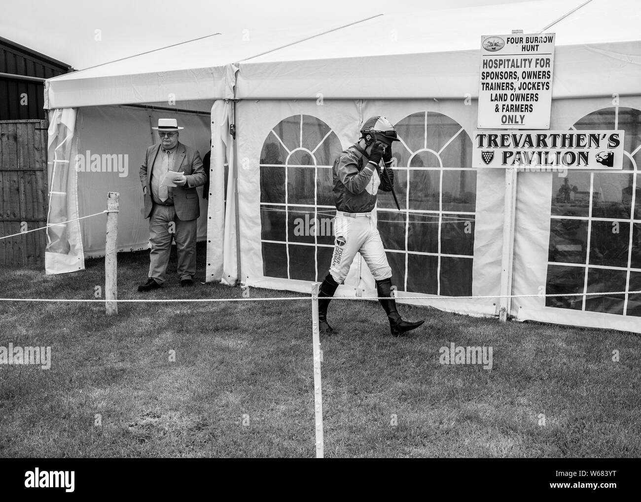 Jockeys an den vier burrow Jagd und Punkt-zu-Pferd Rennen 2019 Stockfoto