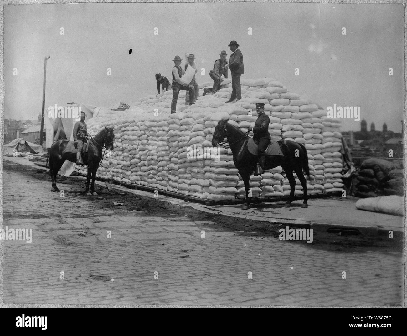 Erdbeben in San Francisco 1906: Umstapeln 9.000 Pfund [der] Mehl, Stockfoto