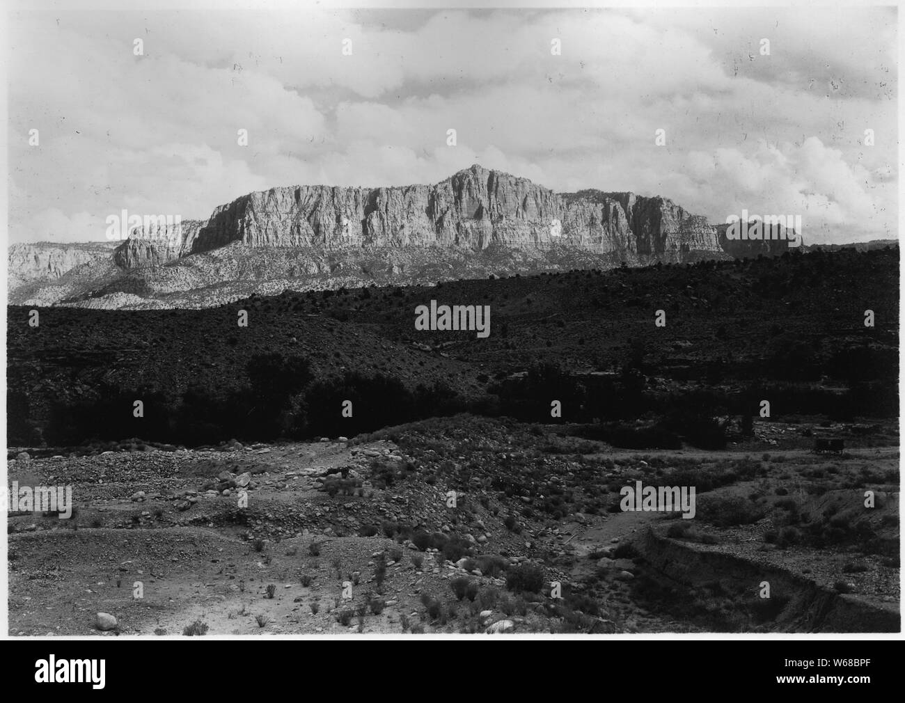 South Mountain, Südseite des Parunaweap Canyon. Manchmal lokal als Shonesburg Berg bekannt. Stockfoto