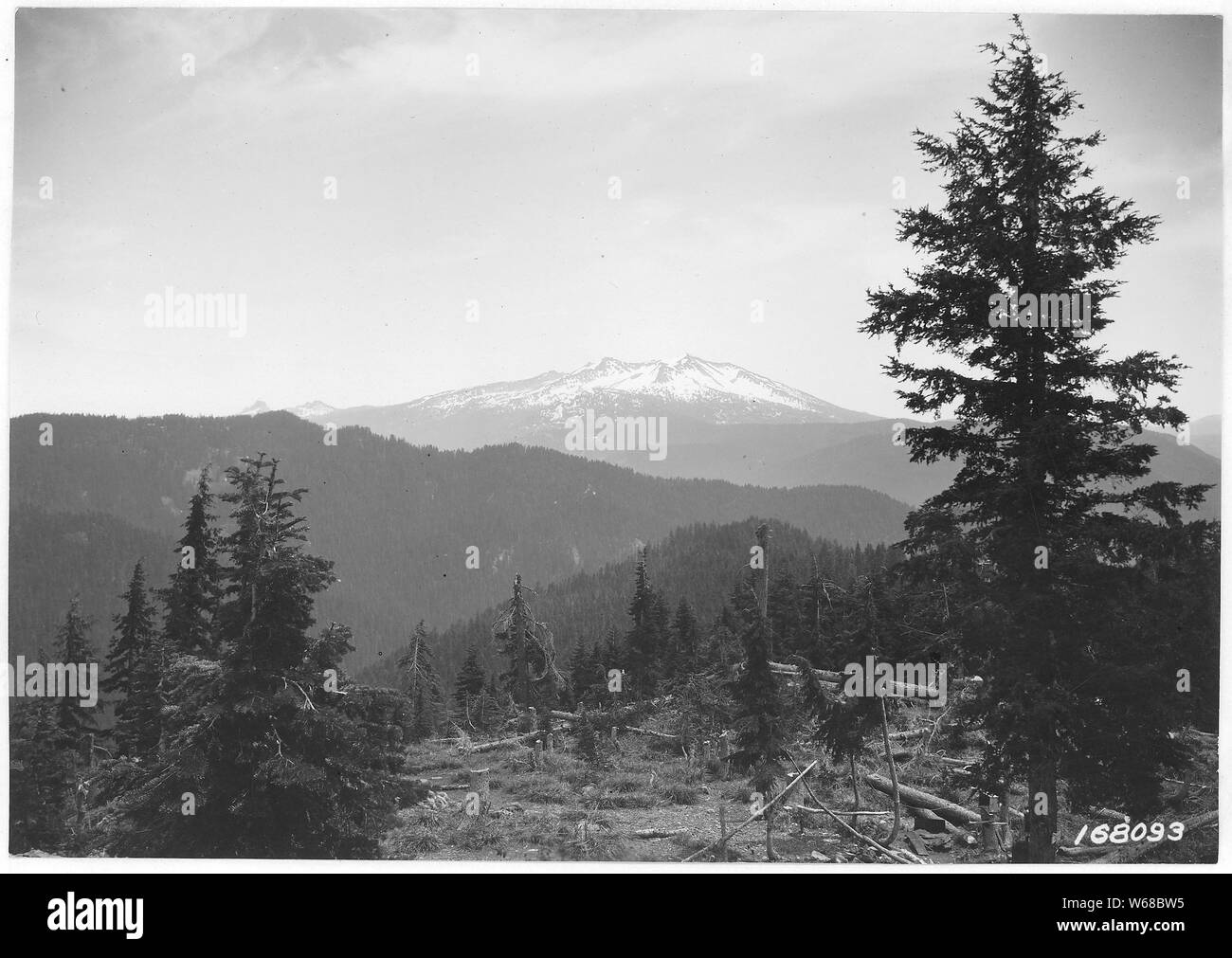 South Fork von mckenzie River Trail, Cascade, Idaho, 1922.; Allgemeine Hinweise: Diamond Peak von Logger Butte. Stockfoto