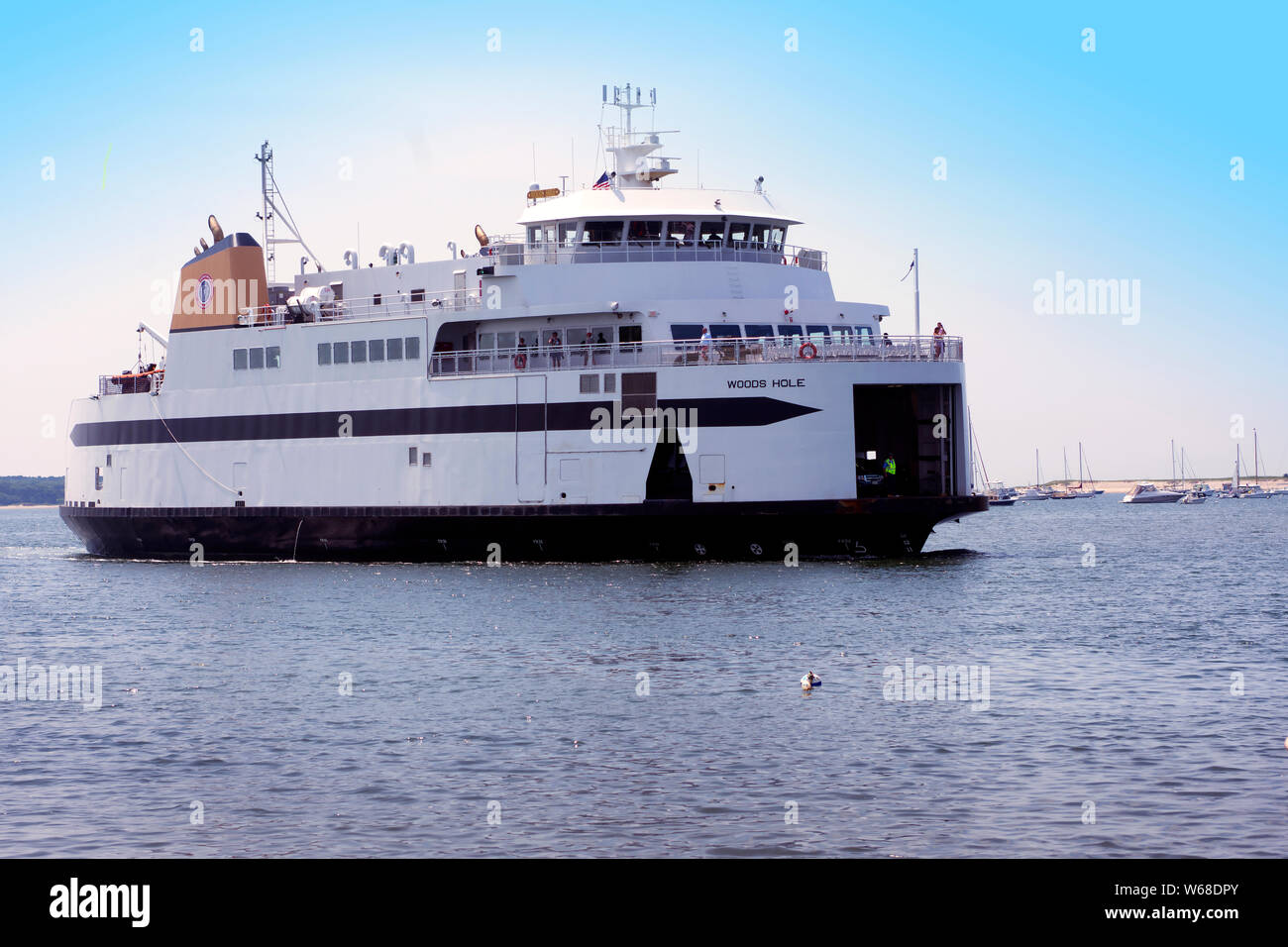Die Nantucket Ferry 'Woods Hole "Ankunft im Hafen von Hyannis, Massachusetts, USA Stockfoto