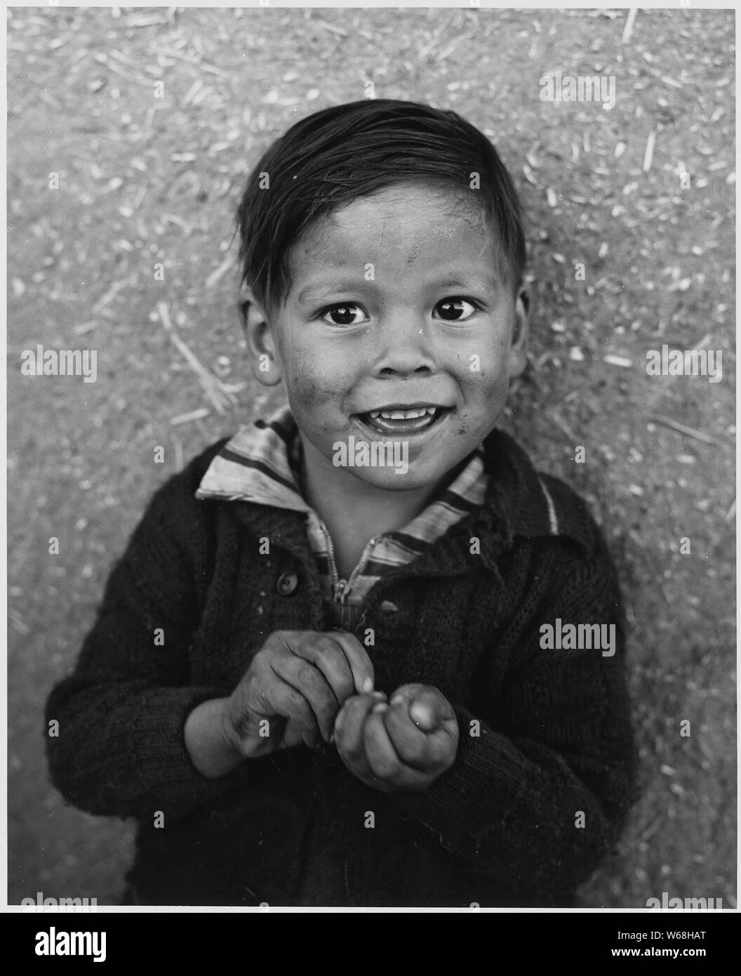 Taos County, New Mexico. Spanish little boy, Canyon. (Sohn von Pat Barela).; Umfang und Inhalt: Die Bildunterschrift lautet wie folgt: Taos County, New Mexico. Spanish little boy, Canyon. (Sohn von Pat Barela). Stockfoto