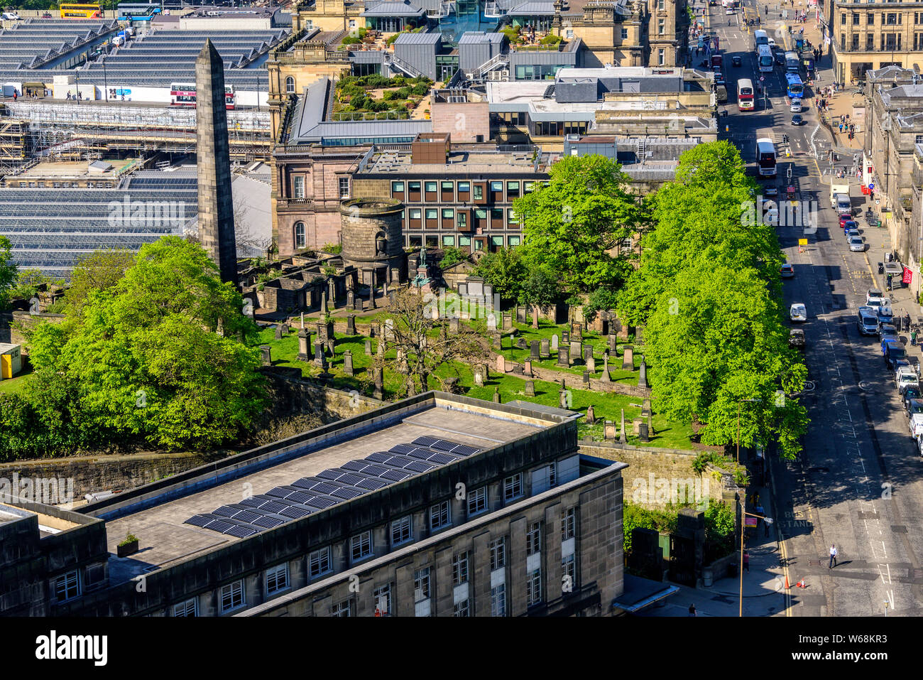 Edinburgh, Schottland - Mai 13, 2019: Der alte Calton Grabstätte ist ein Friedhof von Calton Hill, Edinburgh, nord-östlich der Innenstadt. Stockfoto