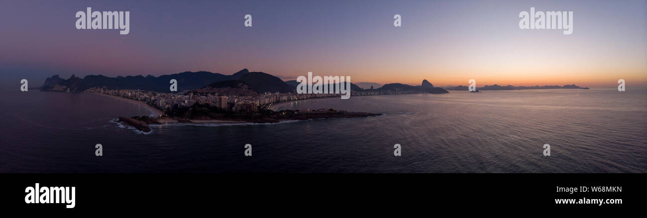 Intensive bunte 360 Grad Antenne sunrise Panorama von Arpoador Cliff und breitere Stadtbild von Rio de Janeiro bereit für die Verwendung in 3D Environment Mapping Stockfoto