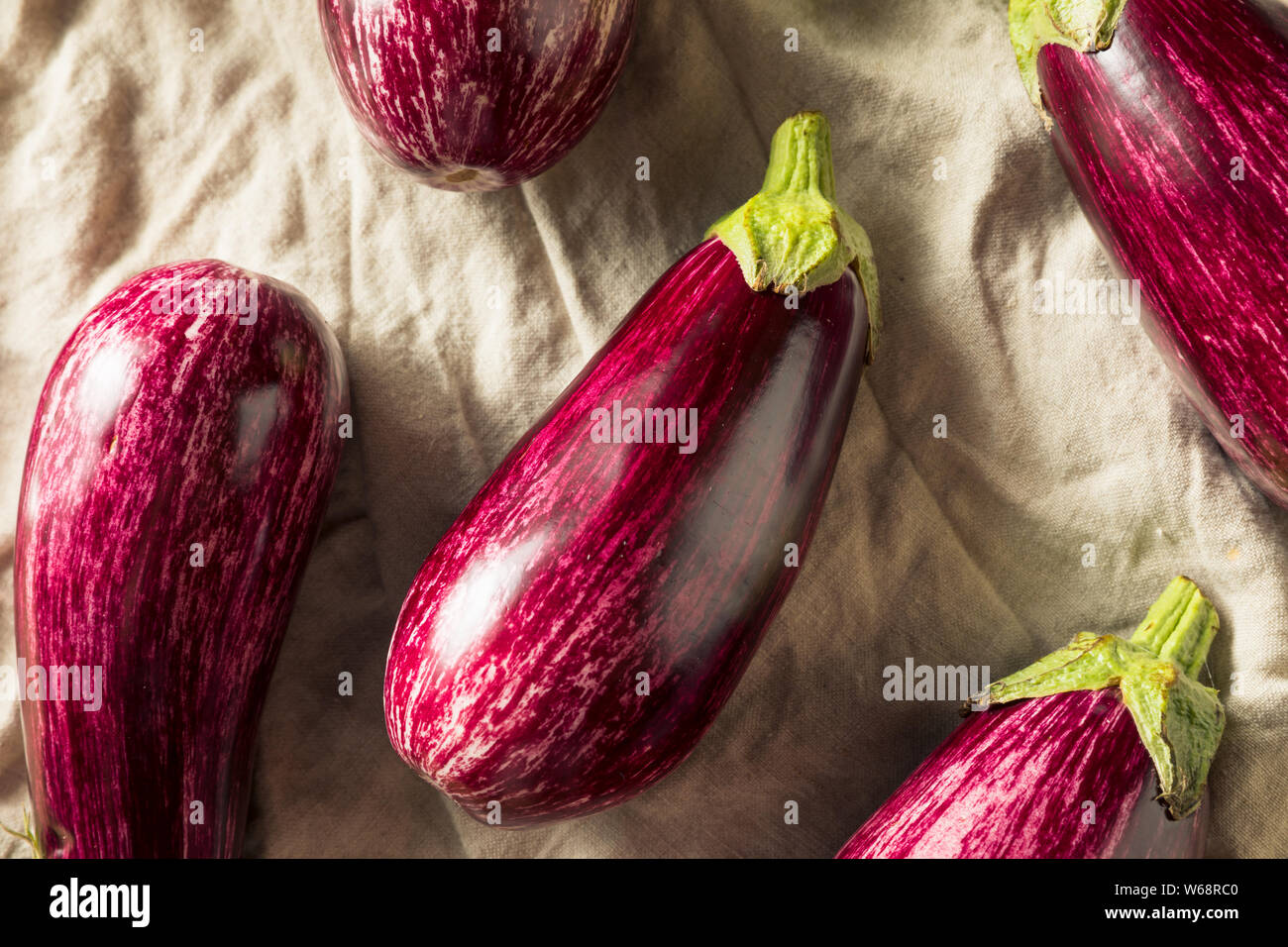 Raw Lila organische Gaffiti Aubergine fertig zu kochen Stockfoto