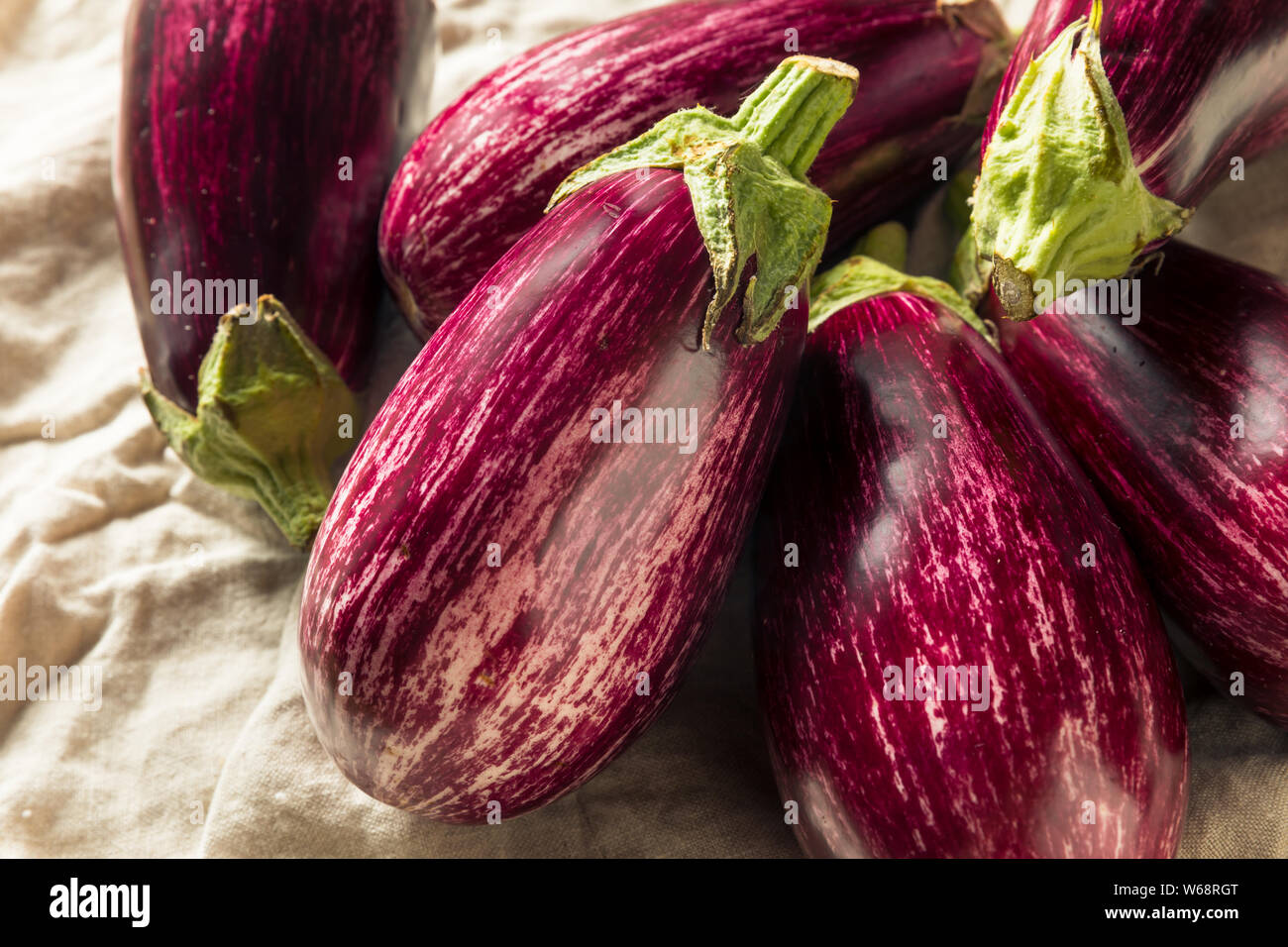 Raw Lila organische Gaffiti Aubergine fertig zu kochen Stockfoto