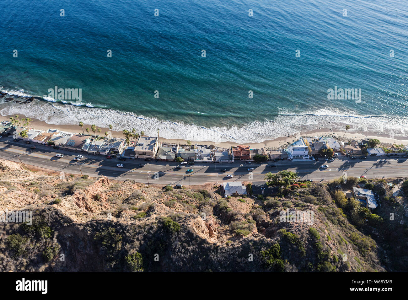 Antenne des Pacific Coast Highway Häuser und Strände nördlich von Los Angeles und Santa Monica im malerischen Malibu, Kalifornien. Stockfoto