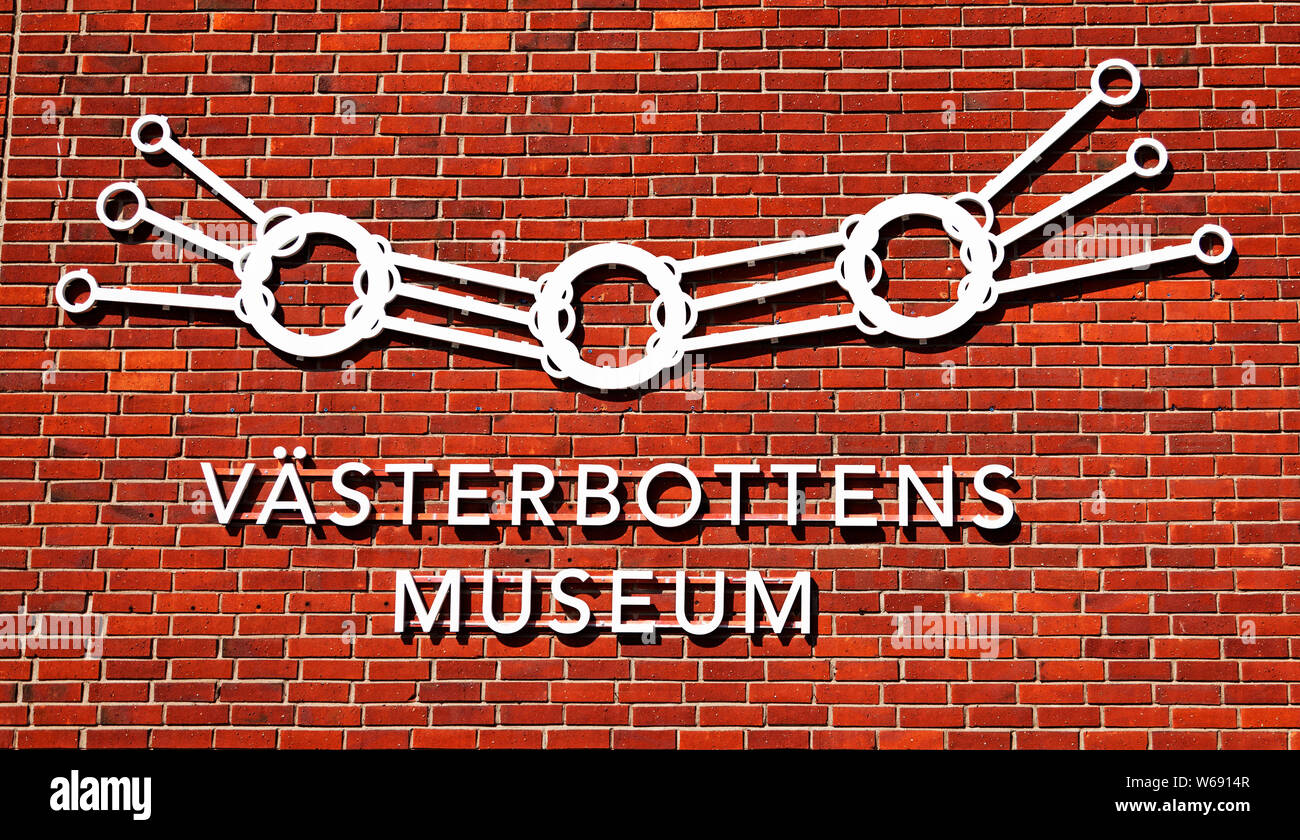 Umea, Schweden - 21. Juni 2019: vasterbottens Museum große Zeichen auf der Fassade Stockfoto