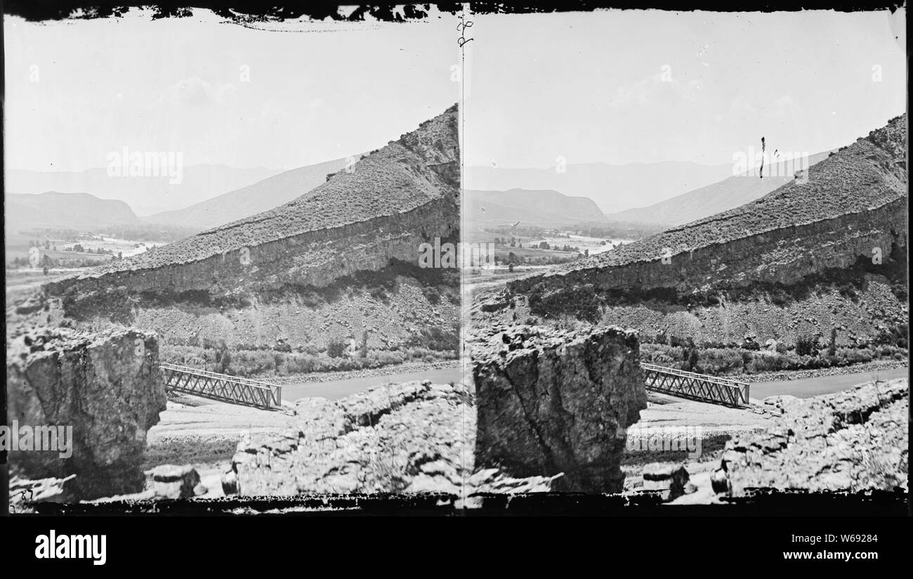 Westlich vom Gipfel des Ridge, durch den Tunnel Nummer 4 geschnitten ist, Round Valley an der Wasatch Berge in der Ferne. Weber County, Utah. Stockfoto