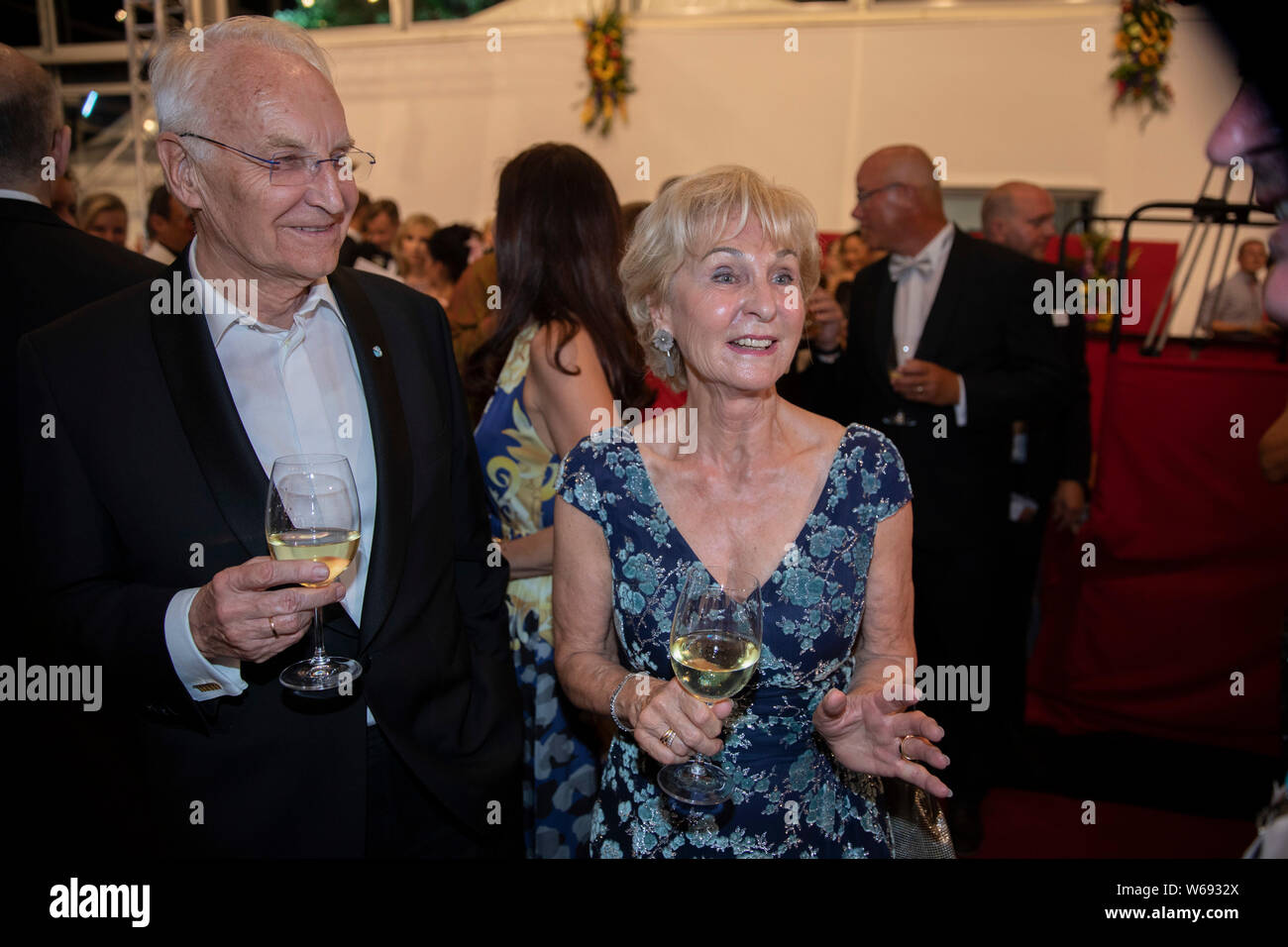 Edmund Stoiber mit Ehefrau Karin beim Staatsempfang im Anschluss die Eröffnung der Richard-Wagner-Festspiele 2019 im Neuen Schloss Bayreuth. Bayreu Stockfoto
