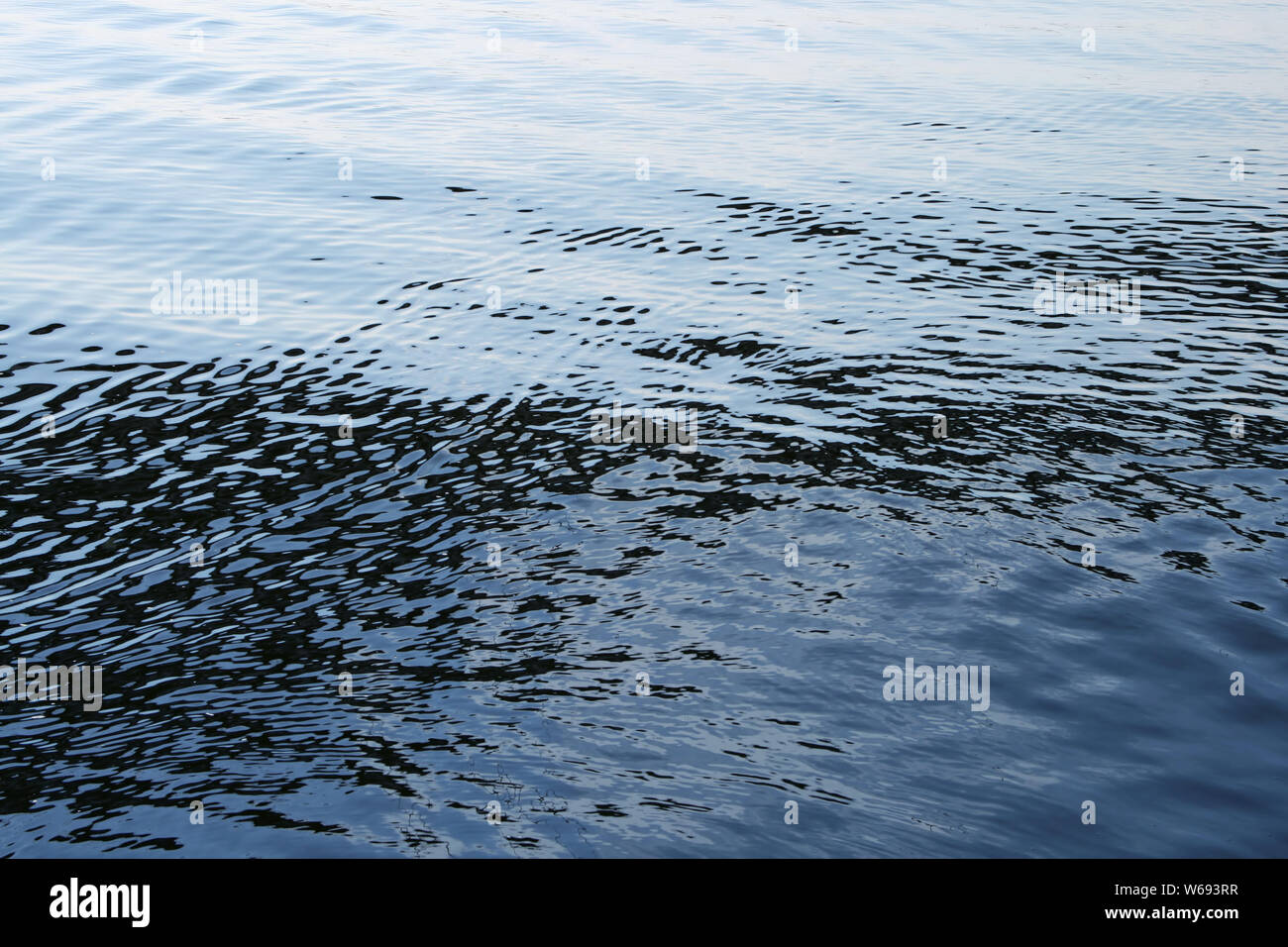 Blauwasser-Hintergrund Stockfoto
