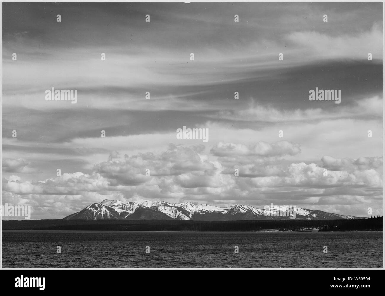 Yellowstone Lake, Mt. Sheridan, Yellowstone National Park, Wyoming., 1933 - 1942 Stockfoto