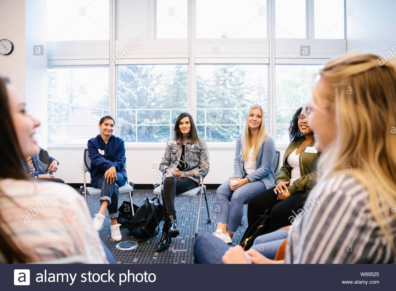 Gruppe von Studenten im Seminar hören Stockfoto