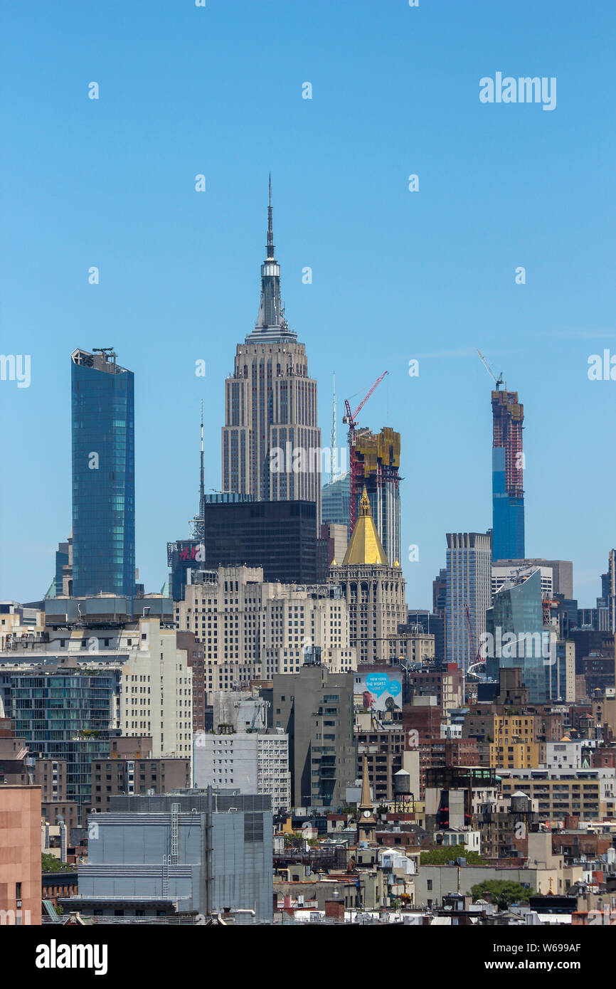 Ein Blick auf das Empire State Building von der Lower East Side, Manhattan, New York City, New York, United States Stockfoto