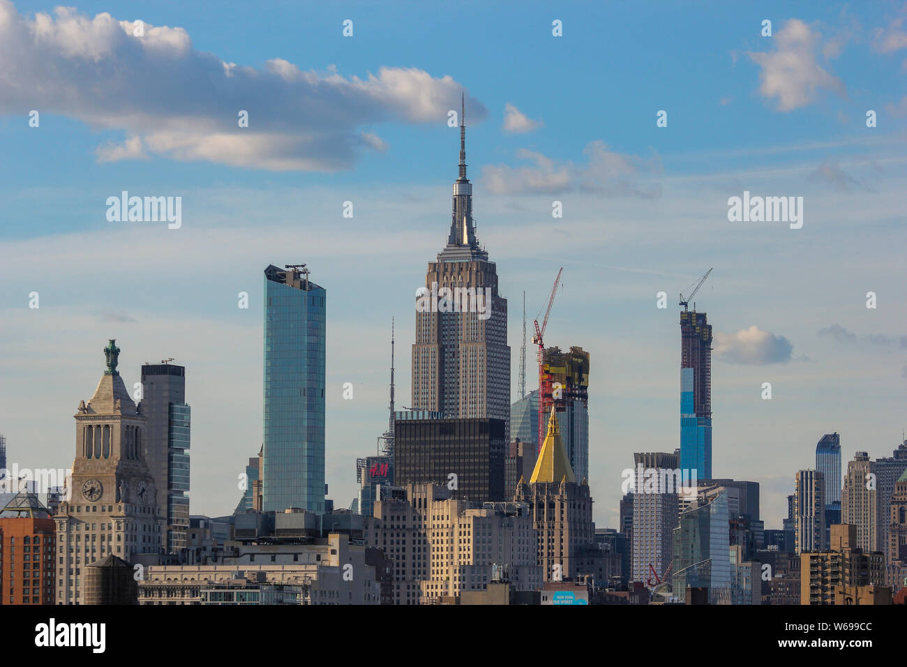 Ein Blick auf das Empire State Building von der Lower East Side, Manhattan, New York City, New York, United States Stockfoto