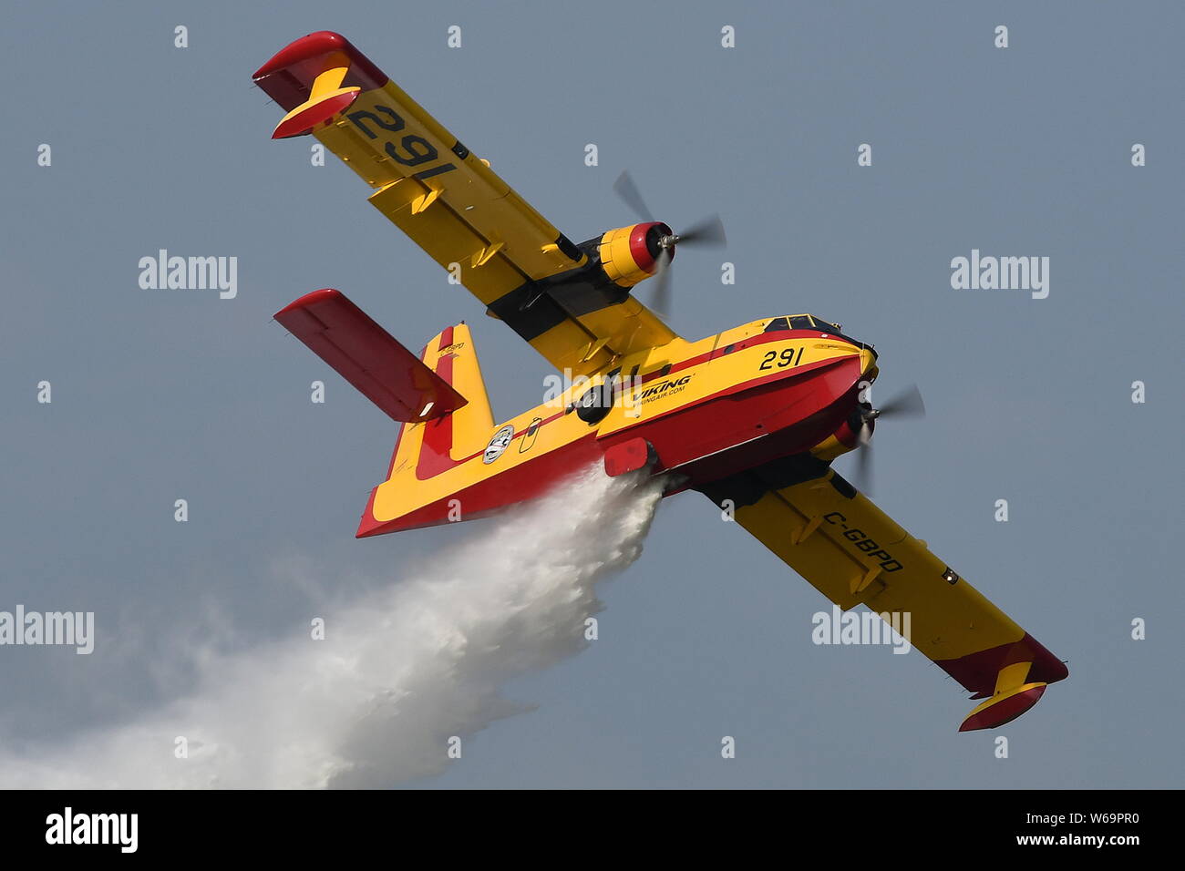 CANADAIR CL-215 WASSERBOMBER eingesetzt zur Bekämpfung von Bränden. Stockfoto
