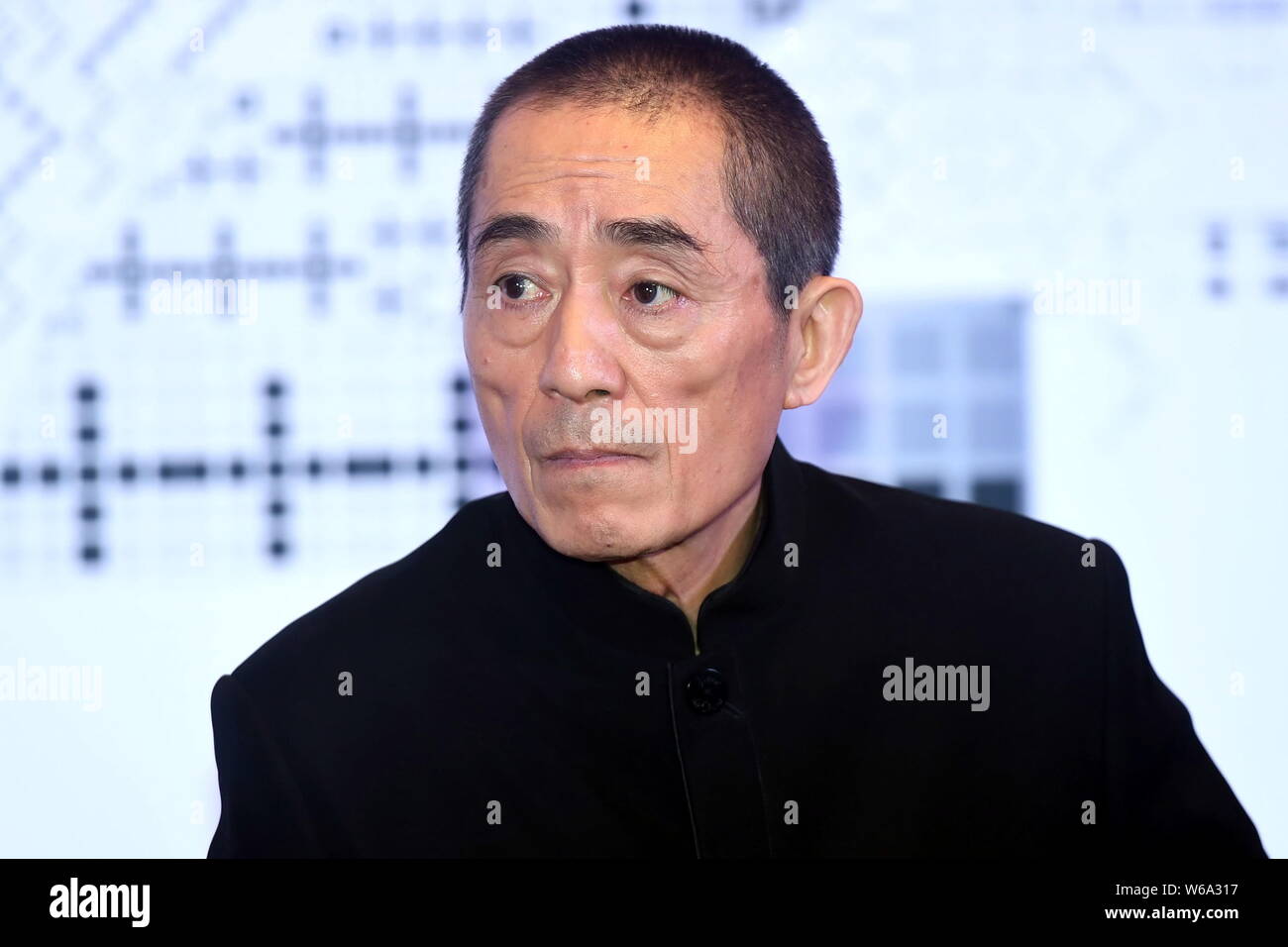 ------ Chinesische Regisseur Zhang Yimou nimmt an einer Pressekonferenz für "Apologue 2047" in Peking, China, 12. Juni 2018. Sky Grenze Unterhaltung, einen Virt Stockfoto