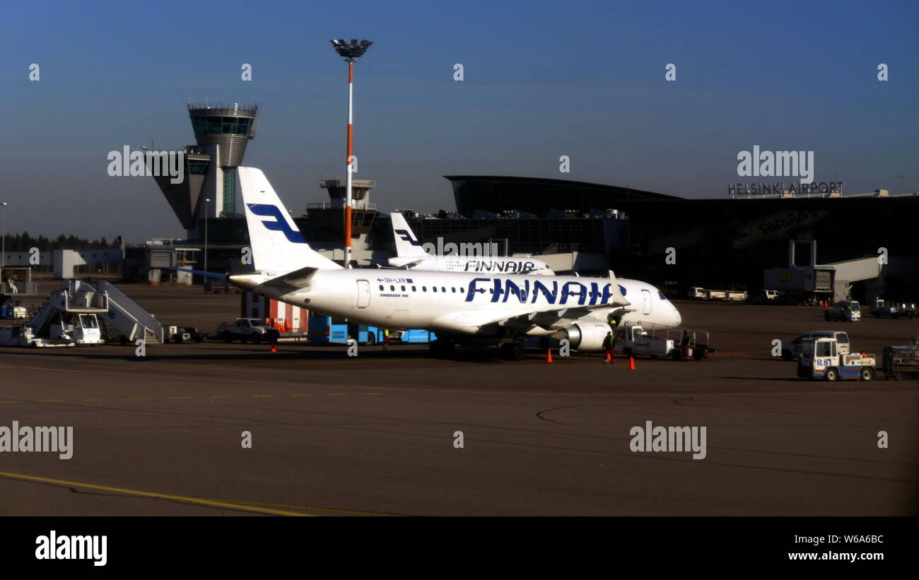 ---- Düsenflugzeuge von Finnair abgebildet am Helsinki-Vantaa Airport in Helsinki, Finnland, 2. Juni 2015. Rovaniemi, Finnland ist der Arktis Stockfoto