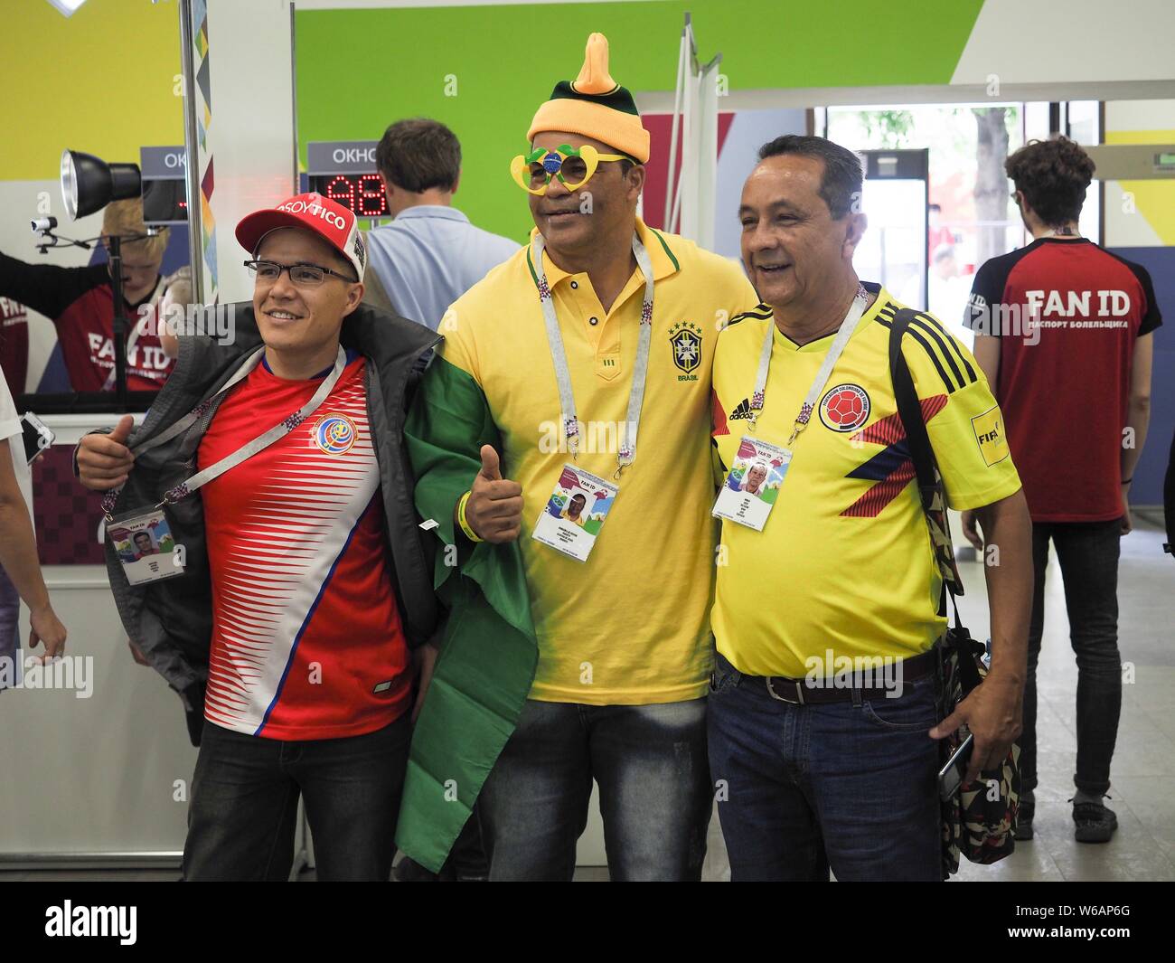 Fußball-Fans finden Sie auf der Fan-ID Center der FIFA WM 2018 in Moskau, Russland, 12. Juni 2018. Die FAN-ID wird die visumfreie Einreise nach Russland. Stockfoto