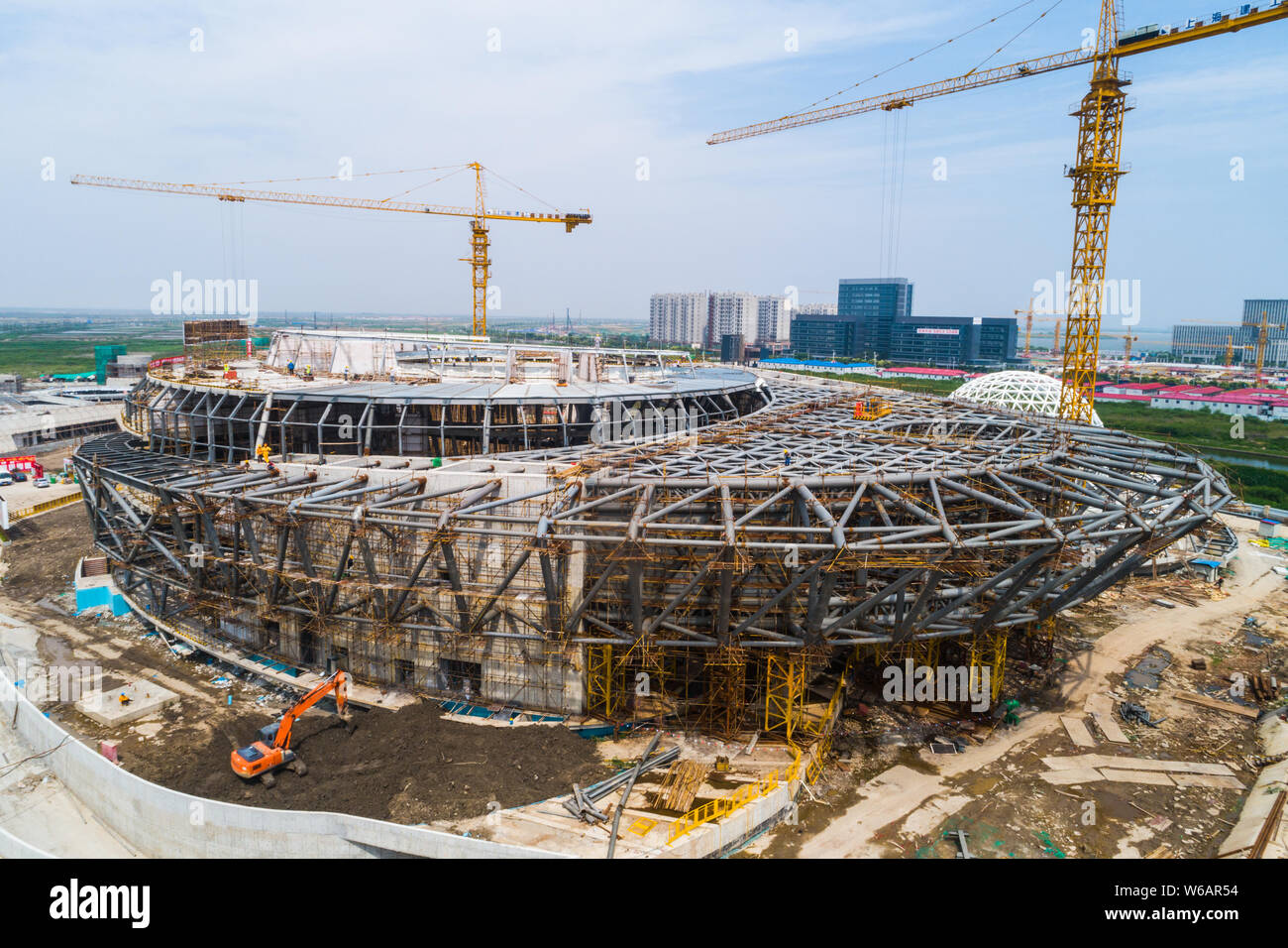 Ein Luftbild von der Shanghai Planetarium im Bau, das größte Planetarium der Welt nach seiner Fertigstellung, in Lingang Bereich Stockfoto