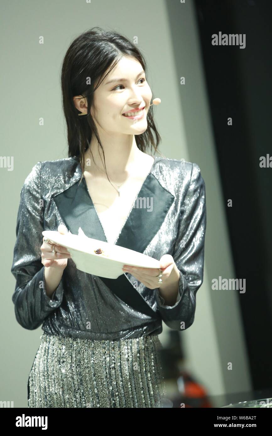 Chinesische Modell er Sui die Eröffnungsfeier für ein Pop-up-Store besucht von Hennessy in Shanghai, China, 25. Mai 2018. Stockfoto