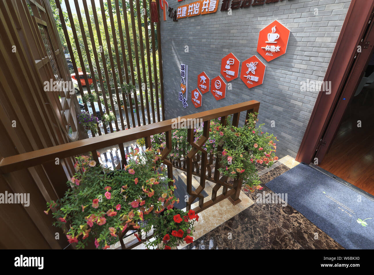 Ansicht der Villa mit einem üppigen öffentliche Toilette in der Stadt Xi'an, Provinz Shaanxi im Nordwesten Chinas, 31. Mai 2018. Ein üppiges öffentlichen Toilette war Offene Stockfoto