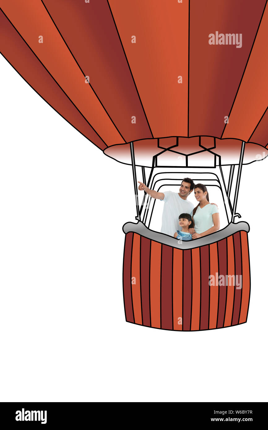 Familie im Heißluftballon Stockfoto