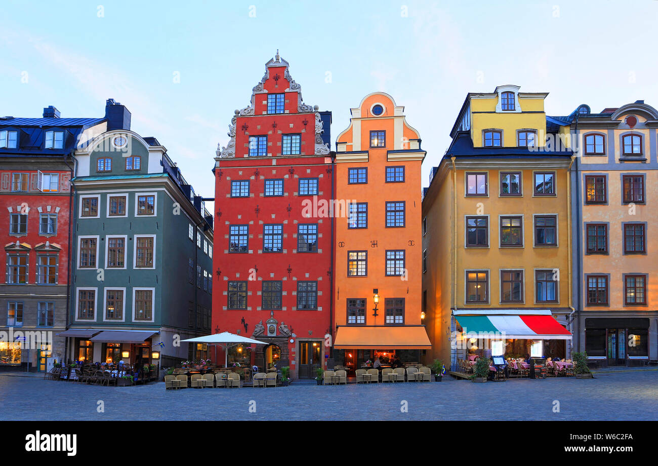 Traditionelle bunte Häuser in Platz Stortorget, Altstadt (Gamla Stan) von Stockholm, Schweden Stockfoto