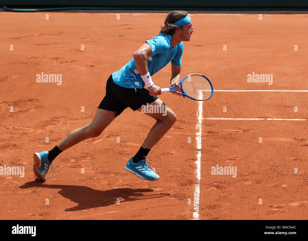 Griechische tennis player Stefanos Tsitsipas vorwärts läuft während der Französischen Turnier 2017, Paris, Frankreich Stockfoto