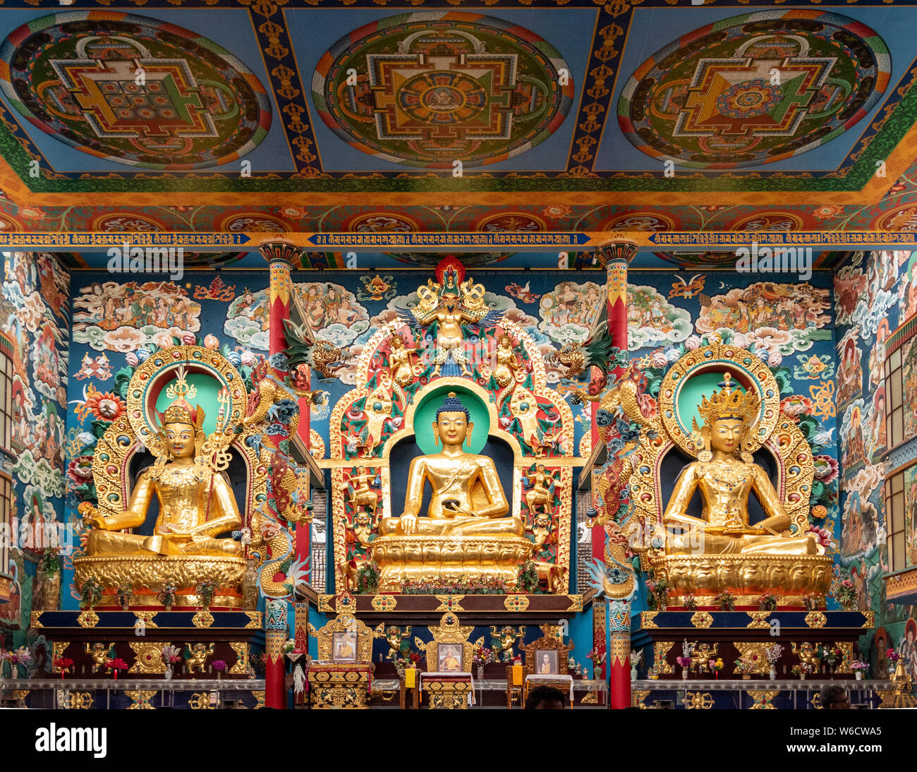 Die Namdroling Nyingmapa Kloster ist die größte Lehre Zentrum der Nyingma Linie des tibetischen Buddhismus in der Welt. Stockfoto