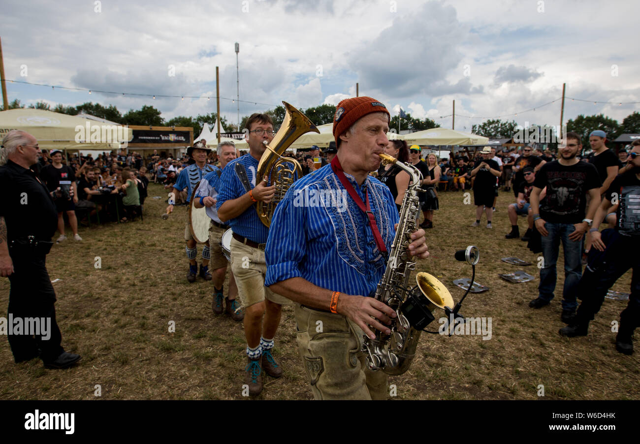 Wacken, Deutschland. Juli 31, 2019. Wacken, Deutschland 01.08. - 03.08.2019: Wacken Open Air - WAO-Festival 2019 Besucher, Blech, Feature/Symbol/Symbolfoto/charakteristisch/Detail/| Verwendung der weltweiten Kredit: dpa/Alamy leben Nachrichten Stockfoto