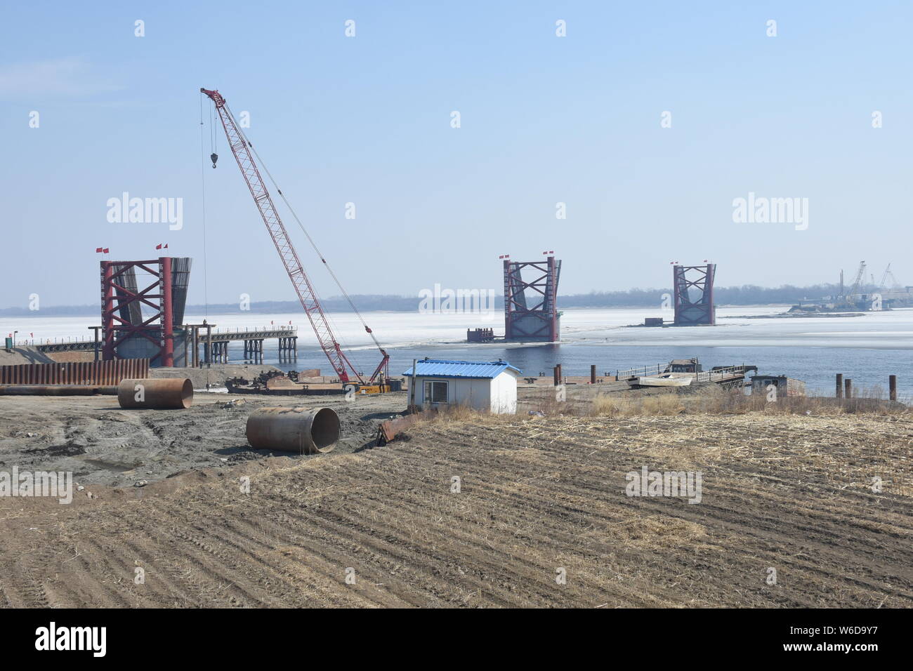 Die chinesisch-russischen highway Bridge Trading Städte Blagoweschtschensk und Heihe, link ist im Bau in Heihe Stadt, im Nordosten Chinas Heilongjian Stockfoto