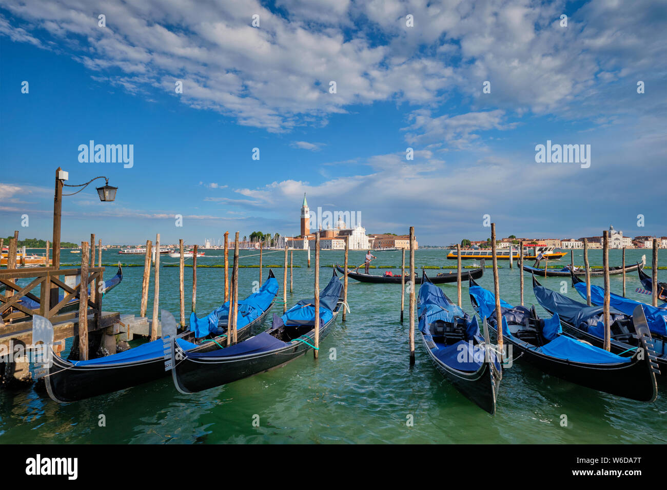 Gondeln und in der Lagune von Venedig von Saint Mark Piazza San Marco Stockfoto