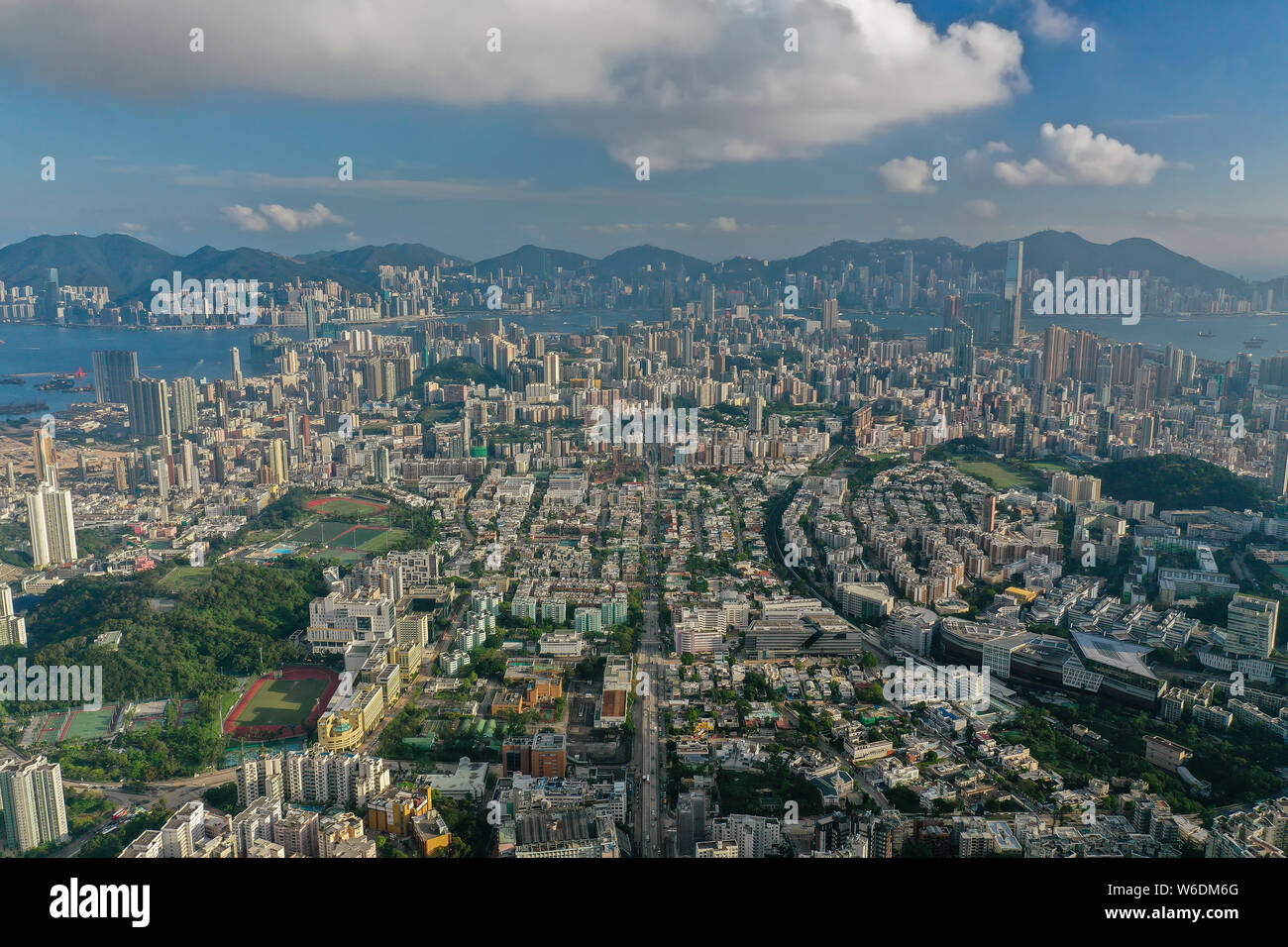 Luftaufnahme von Hongkong im Tagbetrieb Stockfoto