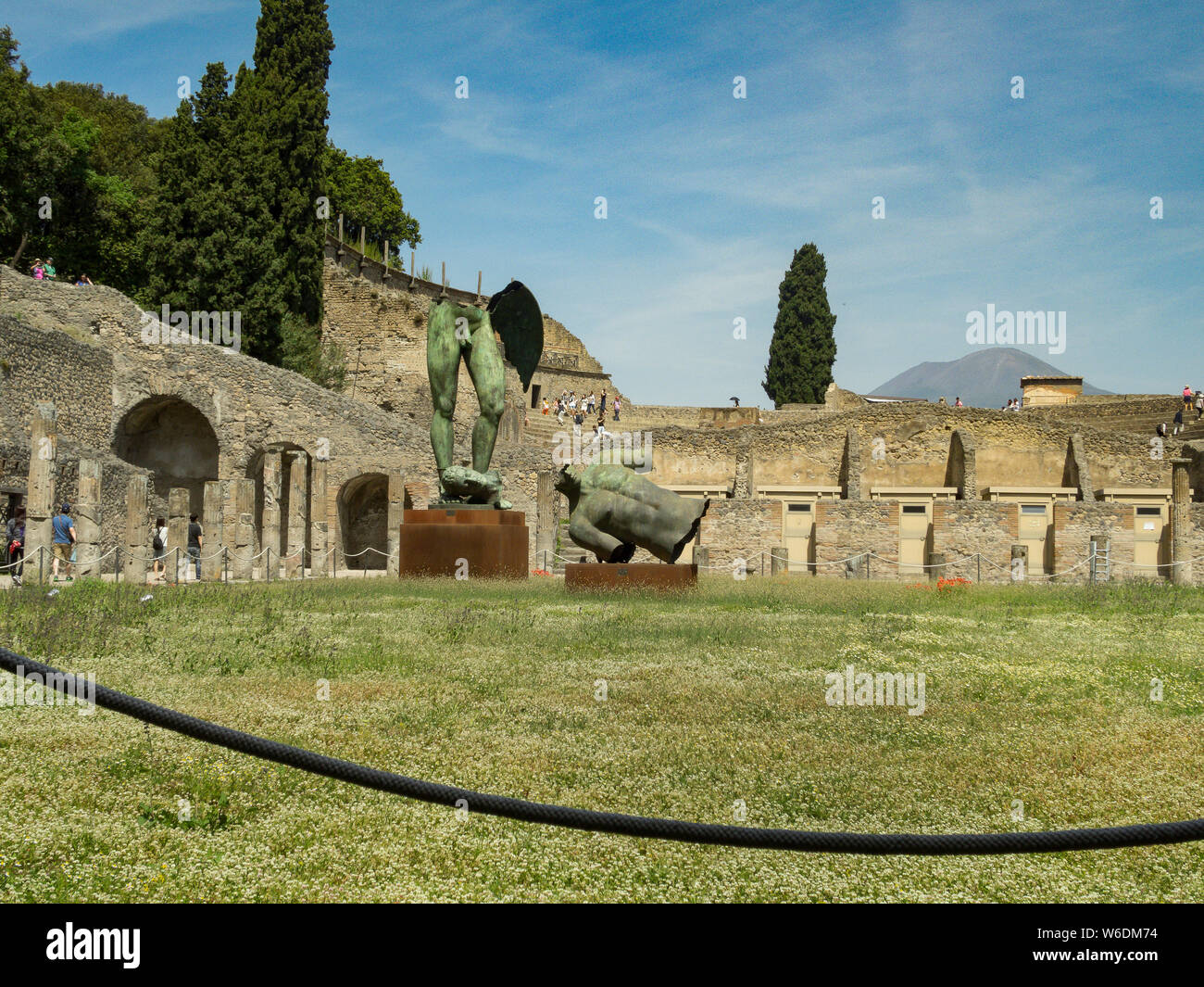 Pompeji, Naples-Mai 26,2016: Archäologische Ausgrabungen in Pompeji, mit dem Vesuv im Hintergrund Stockfoto